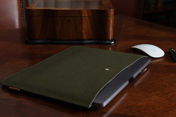 Atelier/C  'SLIM' Leather Sleeve for MacBook Pro 14 inch  'OLIVE'