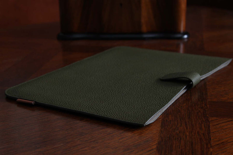 Atelier/C  'SLIM' Leather Sleeve for MacBook Pro 14 inch  'OLIVE'