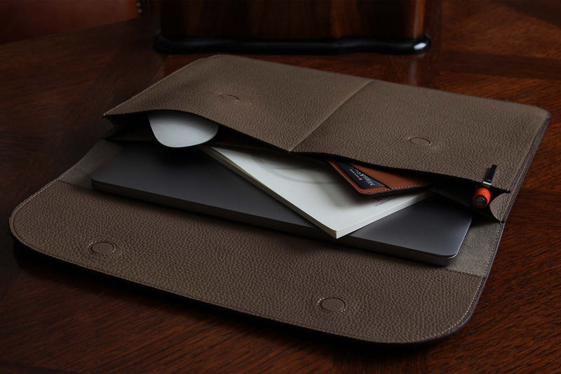 Atelier/C 'FLAP' Leather Hand Bag for MacBook 13 & 14 inch  'CAPPUCCINO'