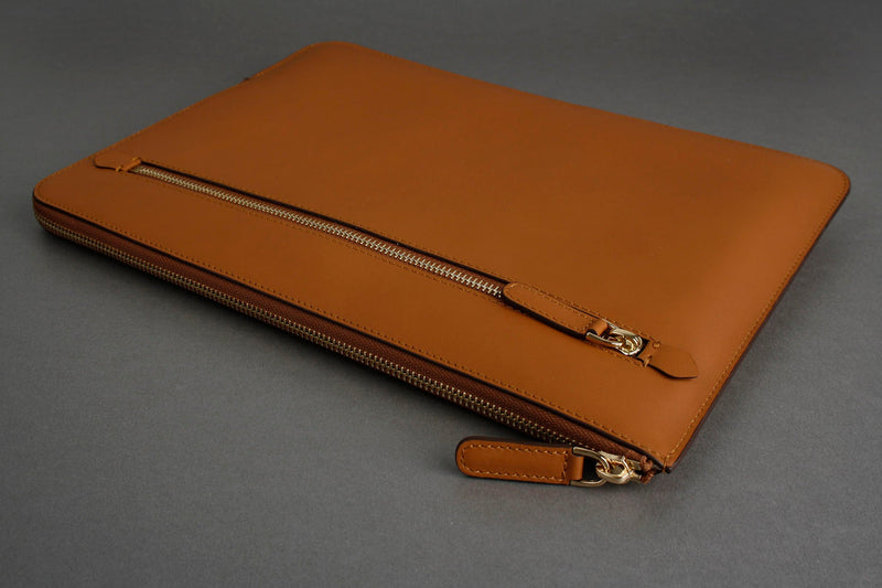 Earth/C 'Zip Folio' Leather Hand Bag for MacBook 13 inch & 14 inch  'SADDLE'