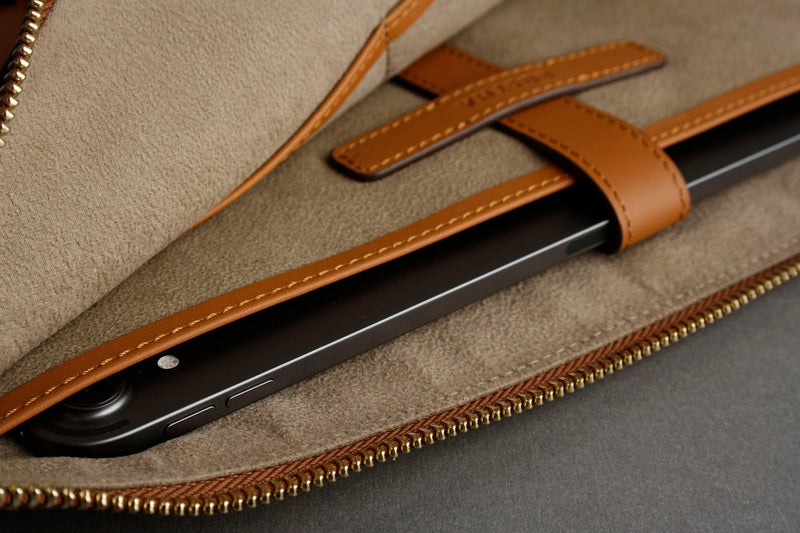 Earth/C 'Zip Folio' Leather Hand Bag for MacBook 13 inch & 14 inch  'SADDLE'