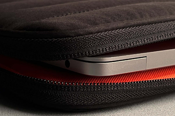 Packers/C 'Puffer V3.0' Protective Sleeve for MacBook  'CHARCOAL'