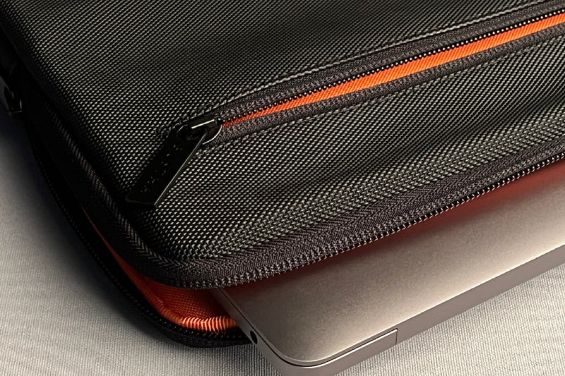 Urban/C 'Compact - M'  Protective Sleeve for MacBook 13 & 14 inch  'RAVEN'